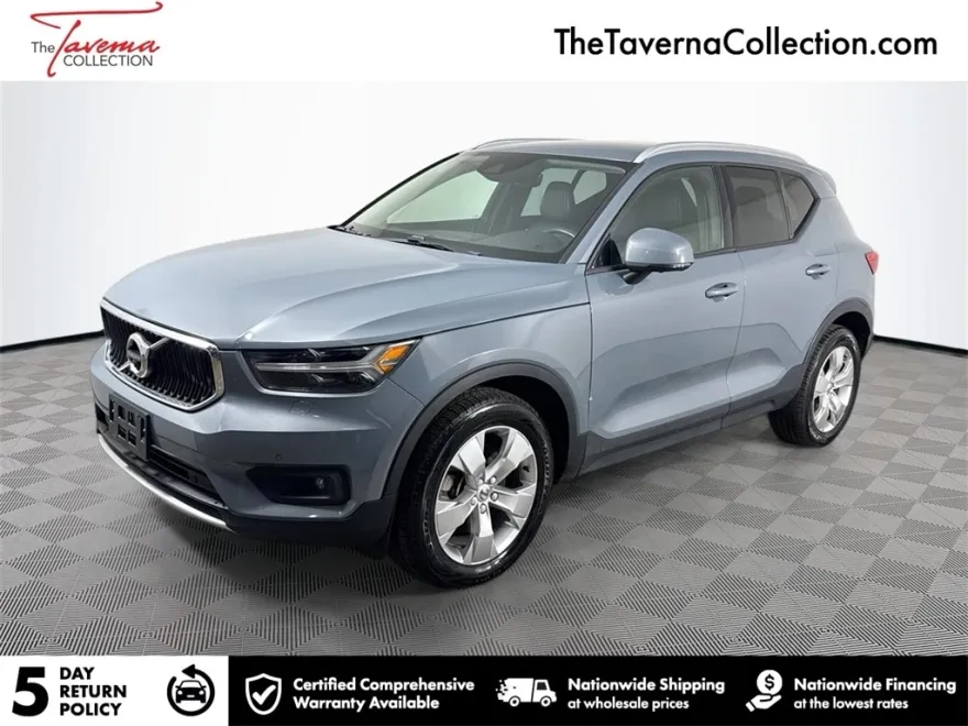 2021 Volvo XC40 Momentum photo 1