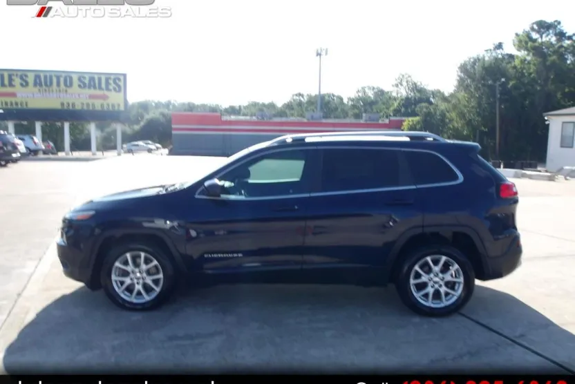 2016 Jeep Cherokee Latitude photo 1