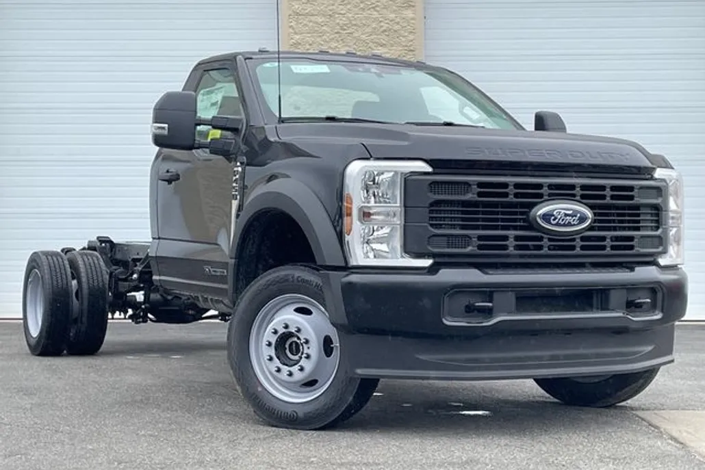 2025 Ford F-450 XL photo 1