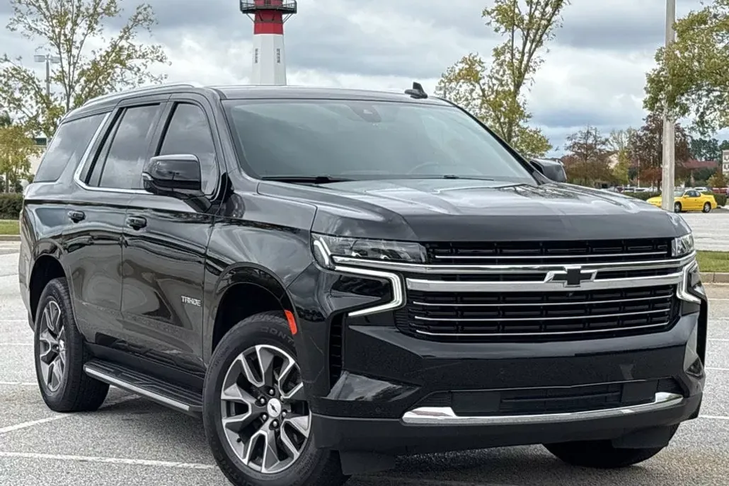 2022 Chevrolet Tahoe LT photo 1