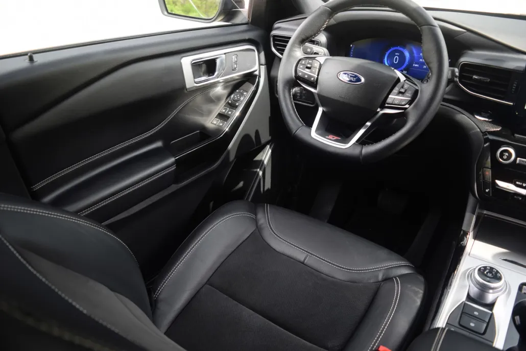 2022 Ford Explorer ST photo 1