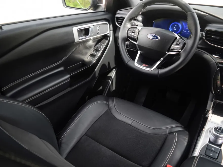 2022 Ford Explorer ST photo 1