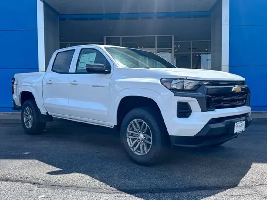 2025 Chevrolet Colorado Work Truck LT photo 1