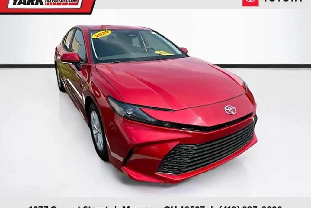 2025 Toyota Camry LE photo 1