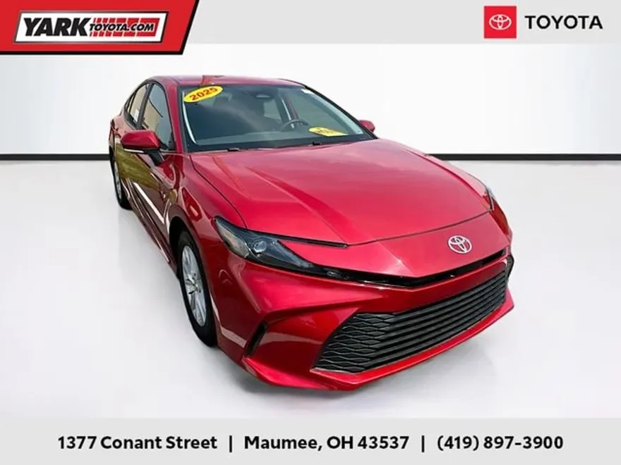 2025 Toyota Camry LE photo 1