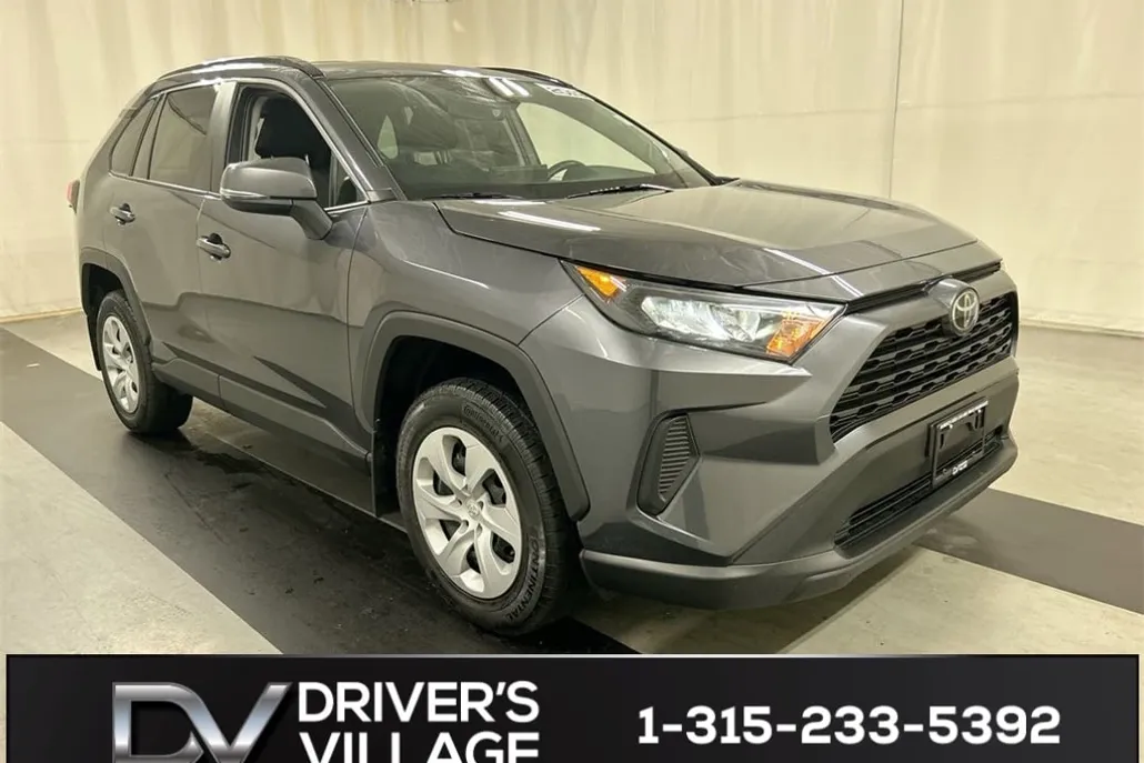 2019 Toyota RAV4 LE photo 1