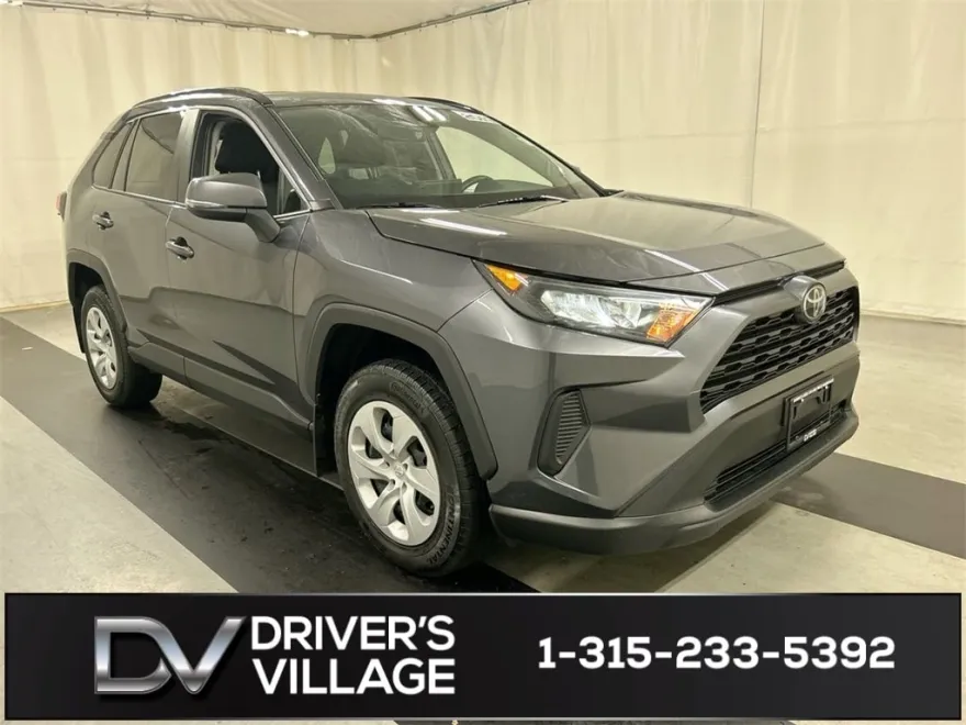 2019 Toyota RAV4 LE photo 1