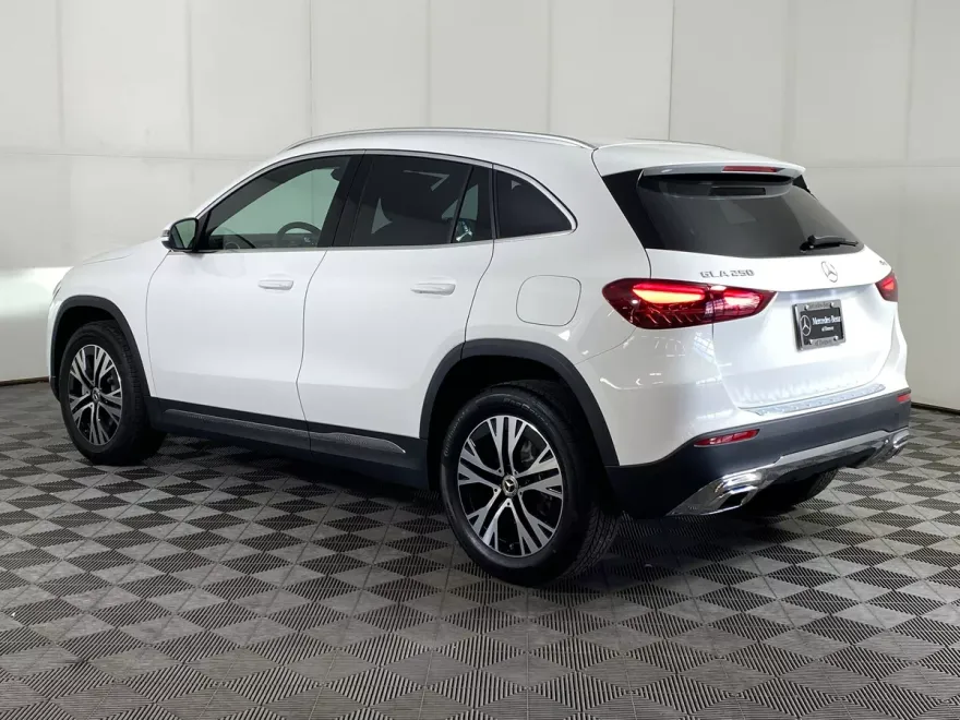 2026 Mercedes Benz GLA 250 4MATIC photo 1