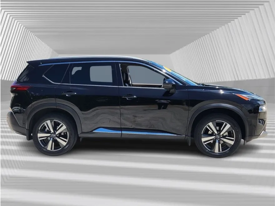 2023 Nissan Rogue Platinum photo 1