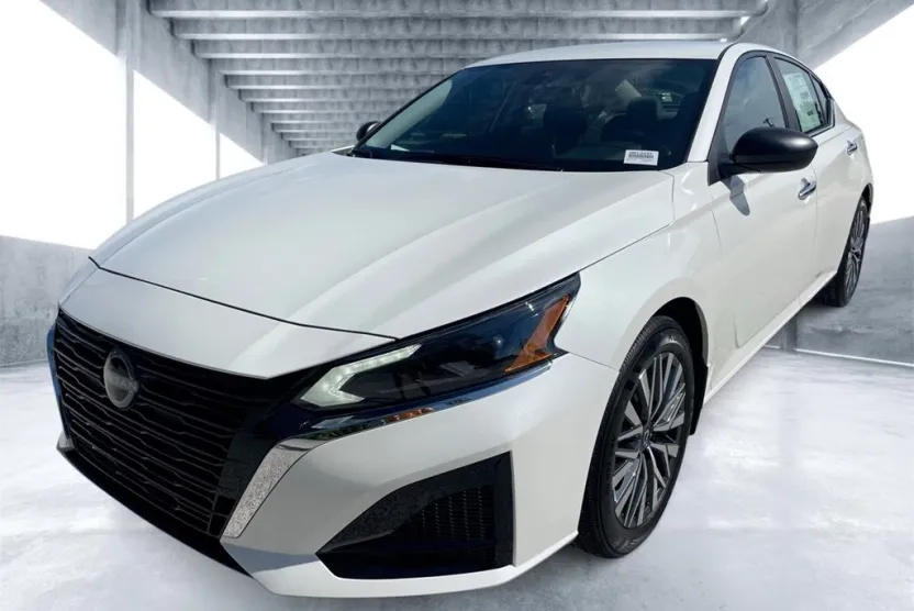 2025 Nissan Altima SV photo 1
