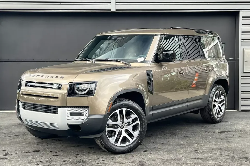 2025 Land Rover Defender 110 S photo 1