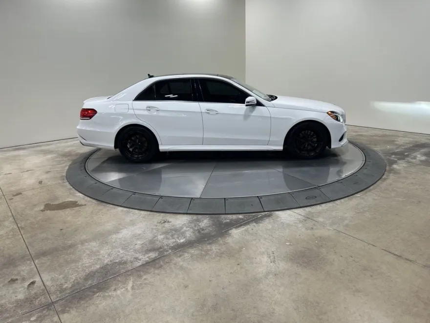 2014 Mercedes Benz E 350 4MATIC photo 1