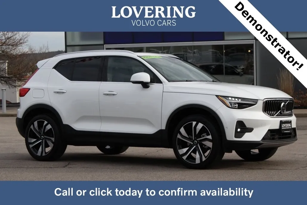 2025 Volvo XC40 Plus photo 1