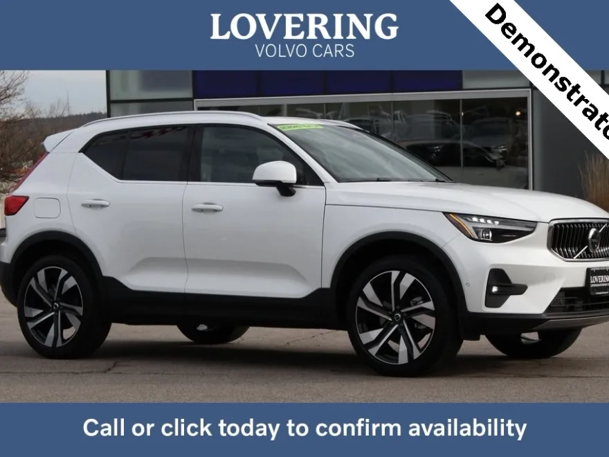 2025 Volvo XC40 Plus photo 1