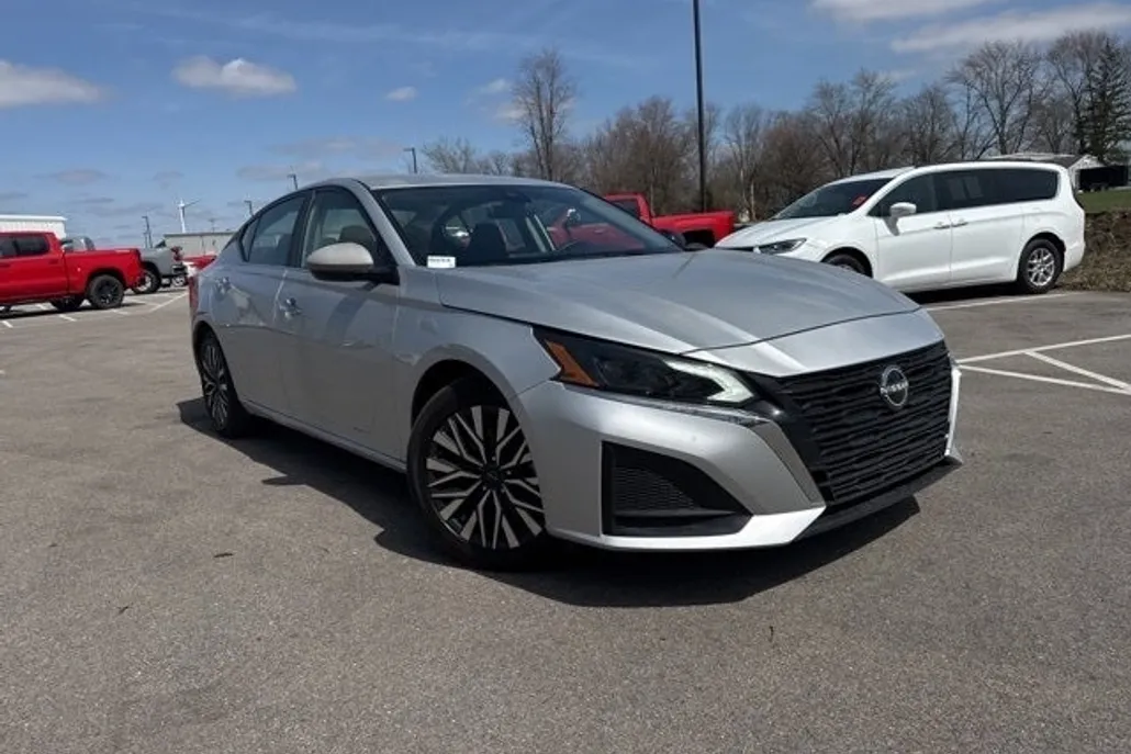 2024 Nissan Altima 2.5 SV photo 1