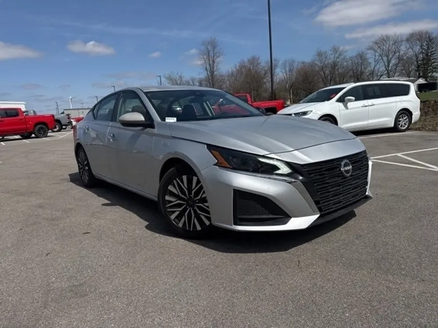 2024 Nissan Altima 2.5 SV photo 1