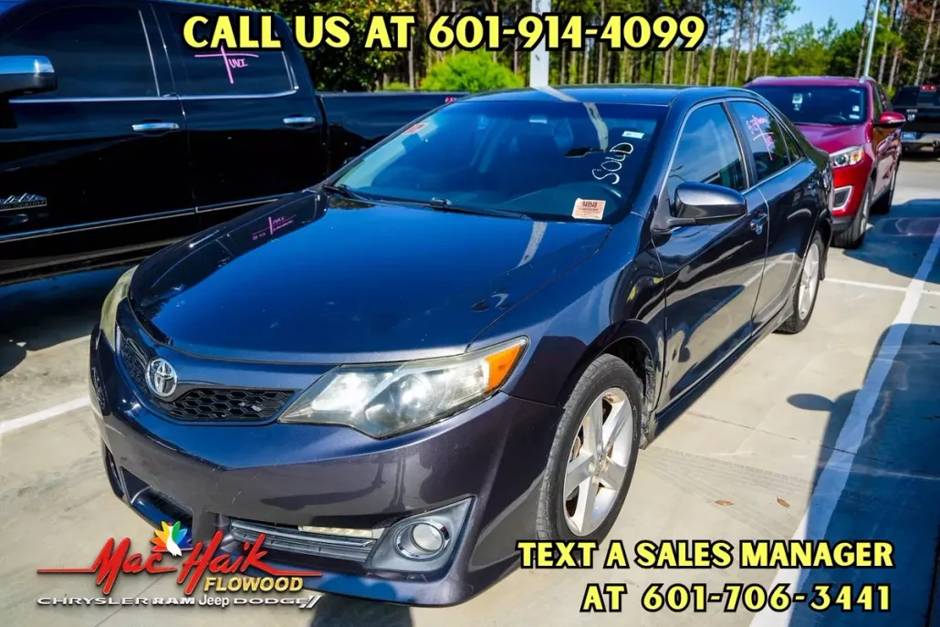 2014 Toyota Camry SE photo 1