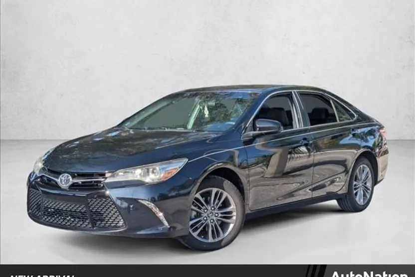 2017 Toyota Camry SE photo 1