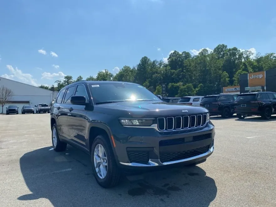2025 Jeep Grand Cherokee Laredo photo 1