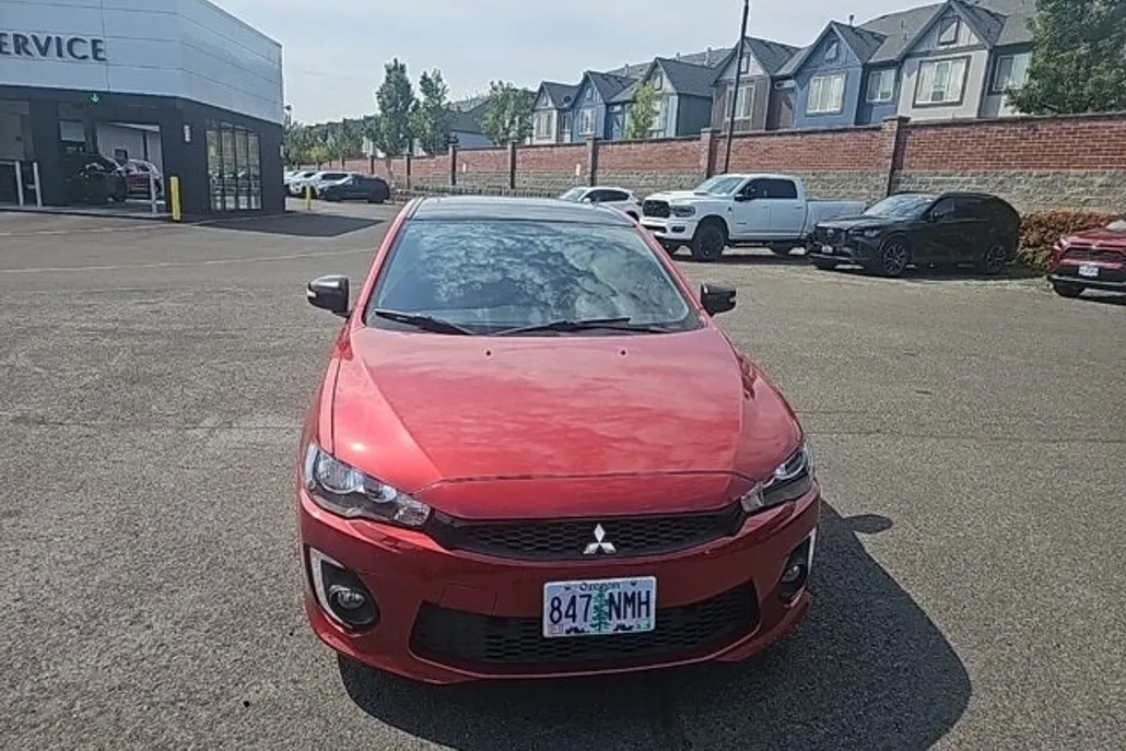 2017 Mitsubishi Lancer ES photo 1