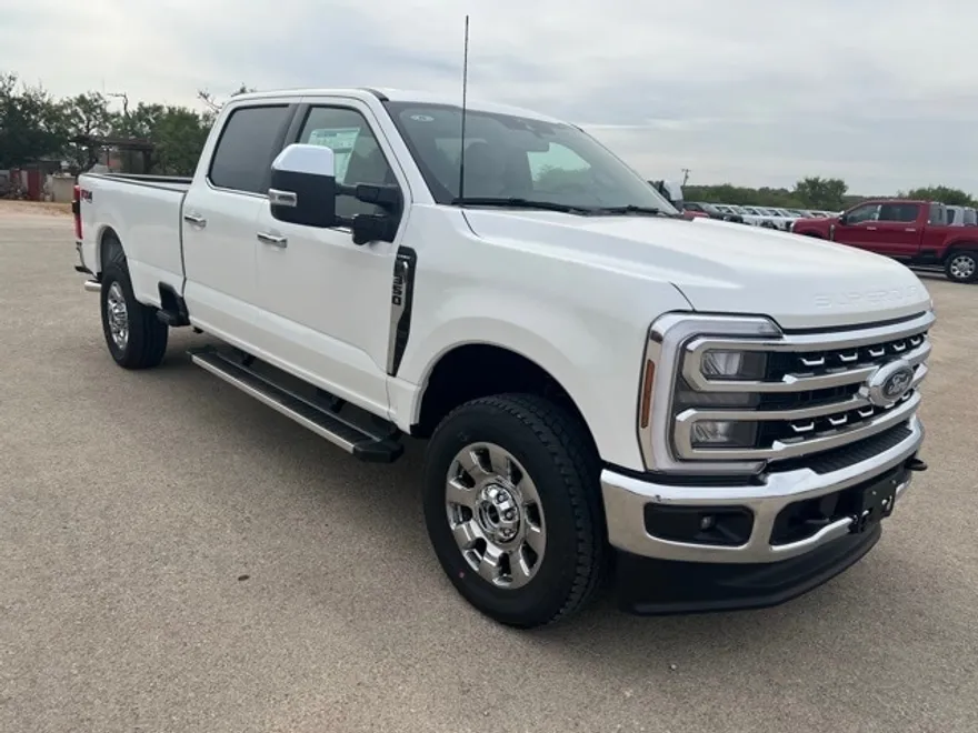 2026 Ford F-350 Lariat photo 1