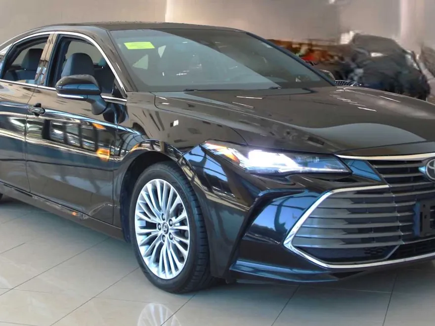2019 Toyota Avalon Limited photo 1
