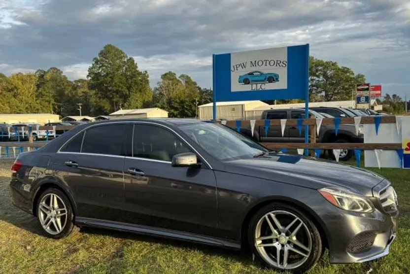 2014 Mercedes Benz E 350 4MATIC Sedan photo 1