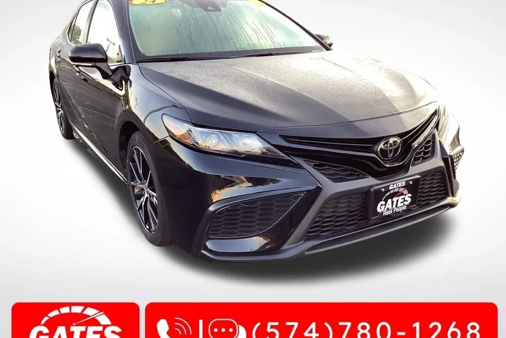 2024 Toyota Camry SE photo 1
