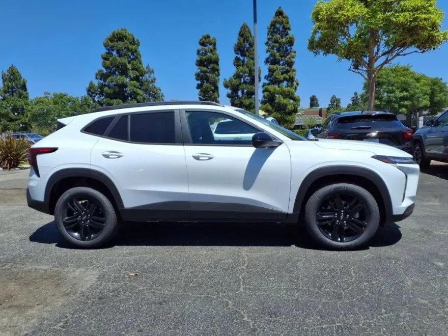 2025 Chevrolet Trax ACTIV photo 1