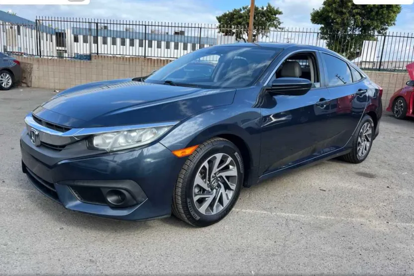 2017 Honda Civic EX photo 1