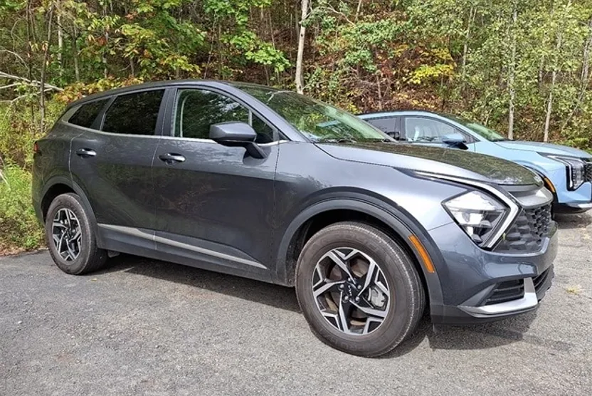 2023 Kia Sportage LX photo 1