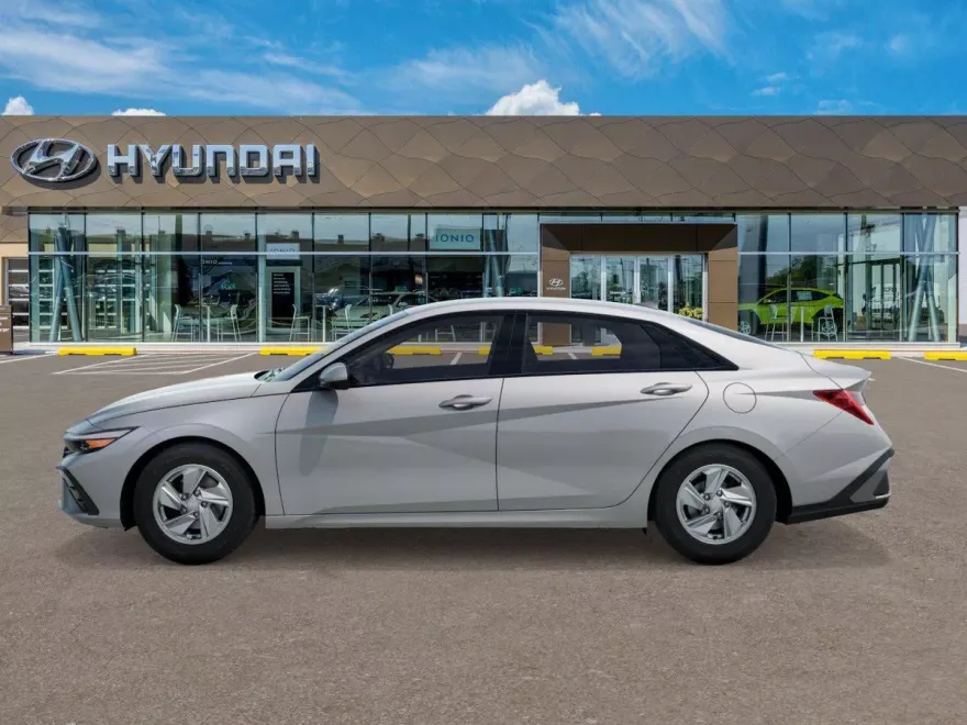2025 Hyundai Elantra SE photo 1