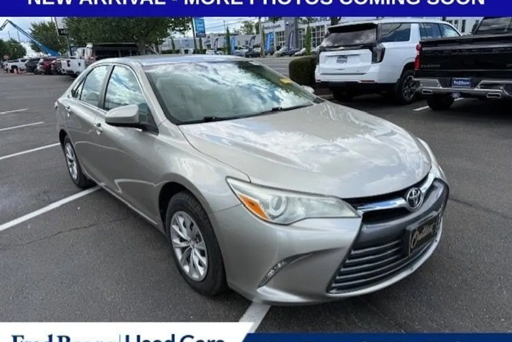 2016 Toyota Camry XLE photo 1