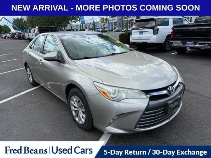 2016 Toyota Camry XLE photo 1