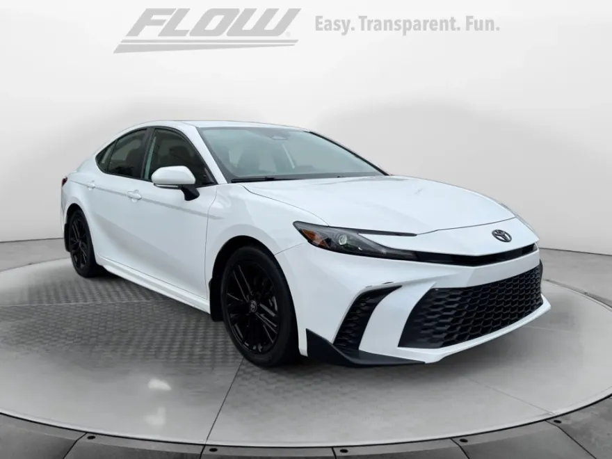 2025 Toyota Camry SE photo 1