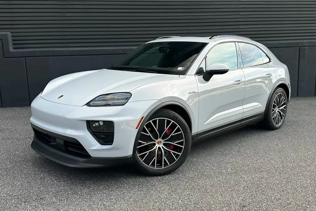 2025 Porsche Macan Electric photo 1