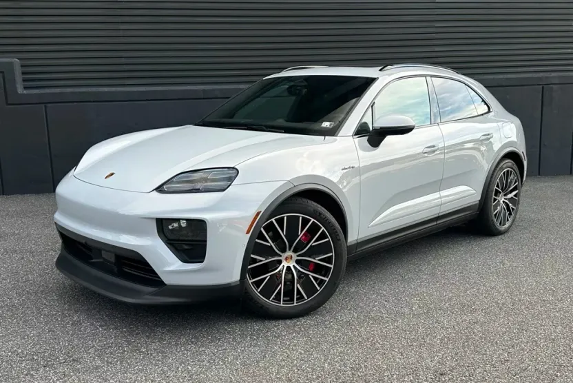 2025 Porsche Macan Electric photo 1