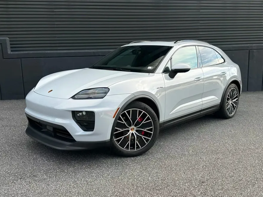 2025 Porsche Macan Electric photo 1