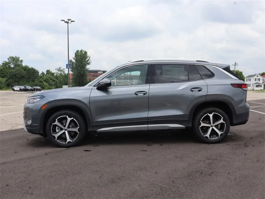 2025 Volkswagen Tiguan SE photo 1