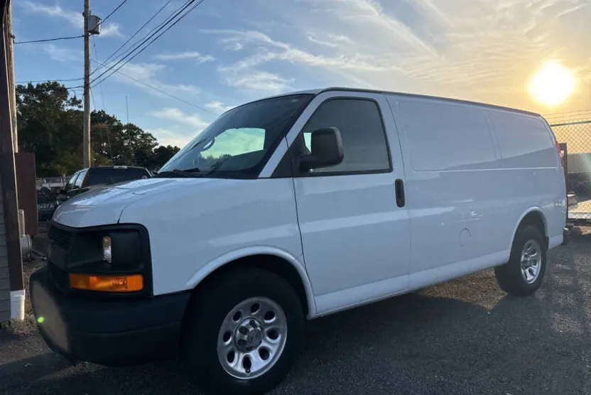 2013 Chevrolet Express 1500 Cargo Van photo 1