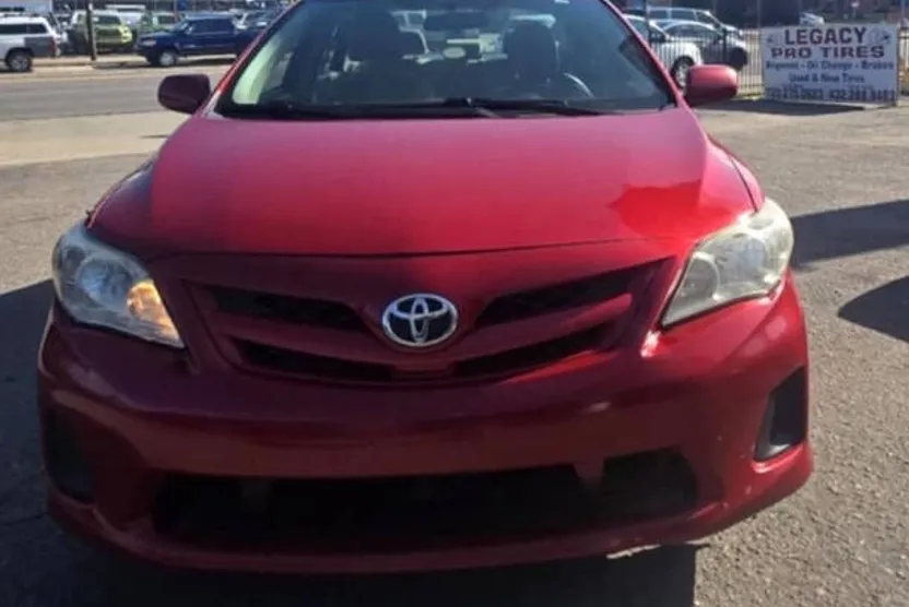 2011 Toyota Corolla LE photo 1