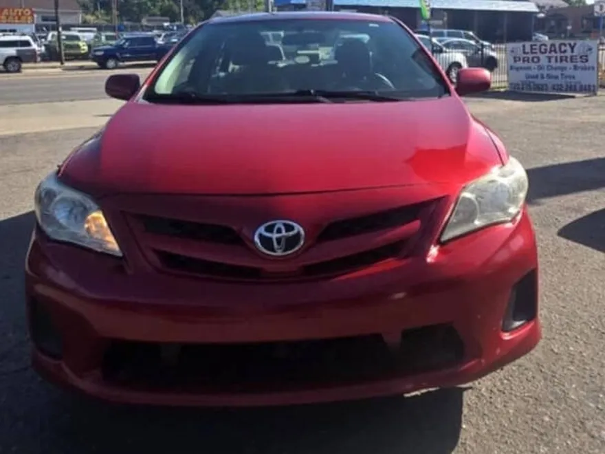 2011 Toyota Corolla LE photo 1