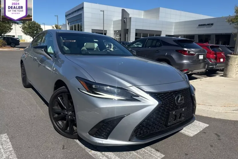 2023 Lexus ES 300h photo 1