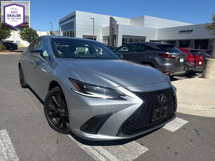2023 Lexus ES 300h photo 1