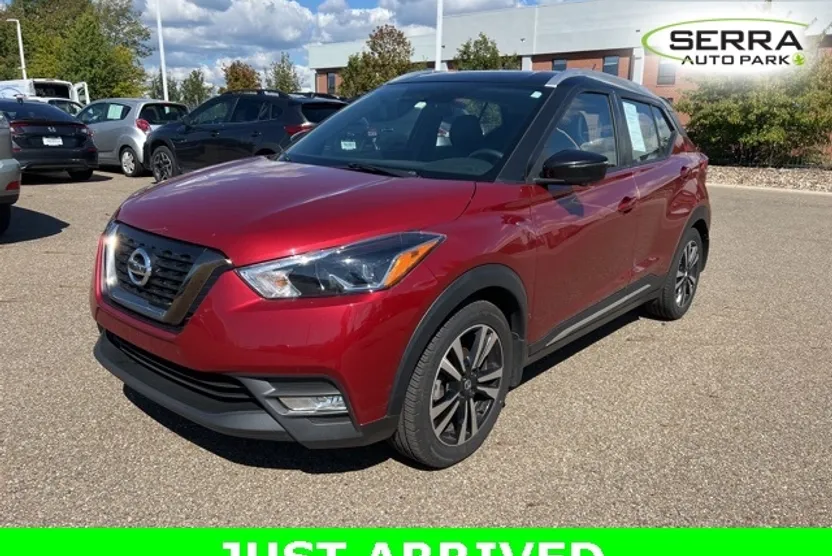 2019 Nissan Kicks SR photo 1
