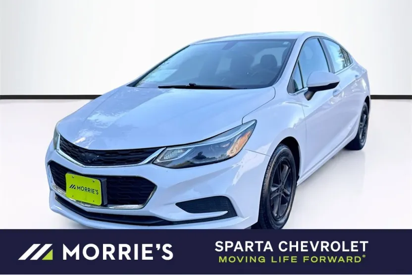 2017 Chevrolet Cruze LT photo 1