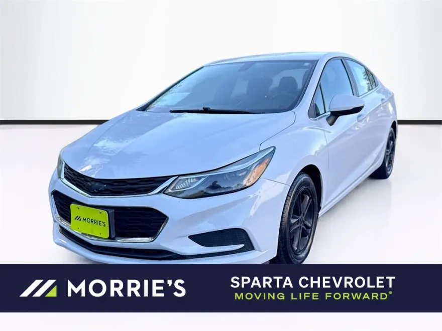 2017 Chevrolet Cruze LT photo 1