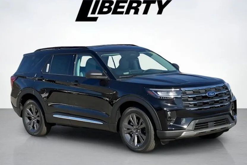 2025 Ford Explorer photo 1