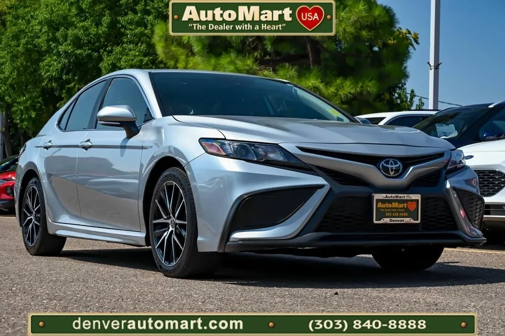 2024 Toyota Camry SE photo 1