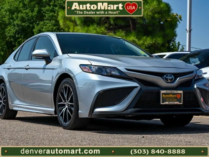2024 Toyota Camry SE photo 1